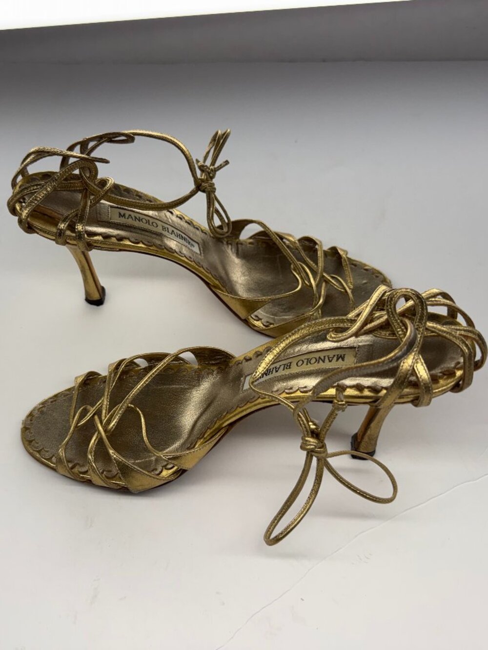 MANOLO BLAHNIK METALLIC GOLD LEATHER STRAPPY ANKLE WRAP SANDALS
